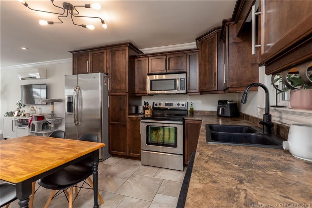 73 Lakeburn Ave, Dieppe, NB