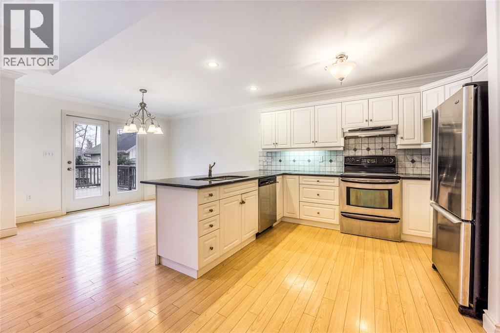 572 Valentina Street, Petrolia, ON - Indoor Photo Showing Kitchen