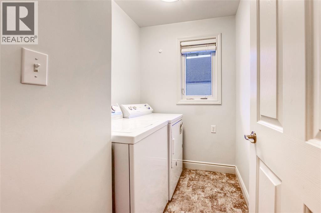 572 Valentina Street, Petrolia, ON - Indoor Photo Showing Laundry Room