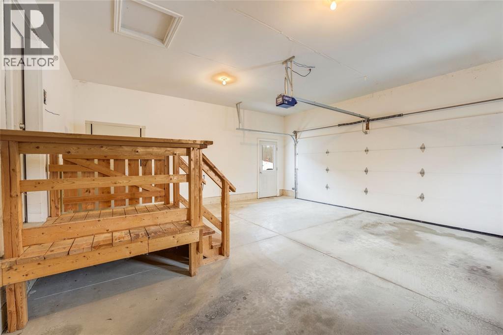 572 Valentina Street, Petrolia, ON - Indoor Photo Showing Garage