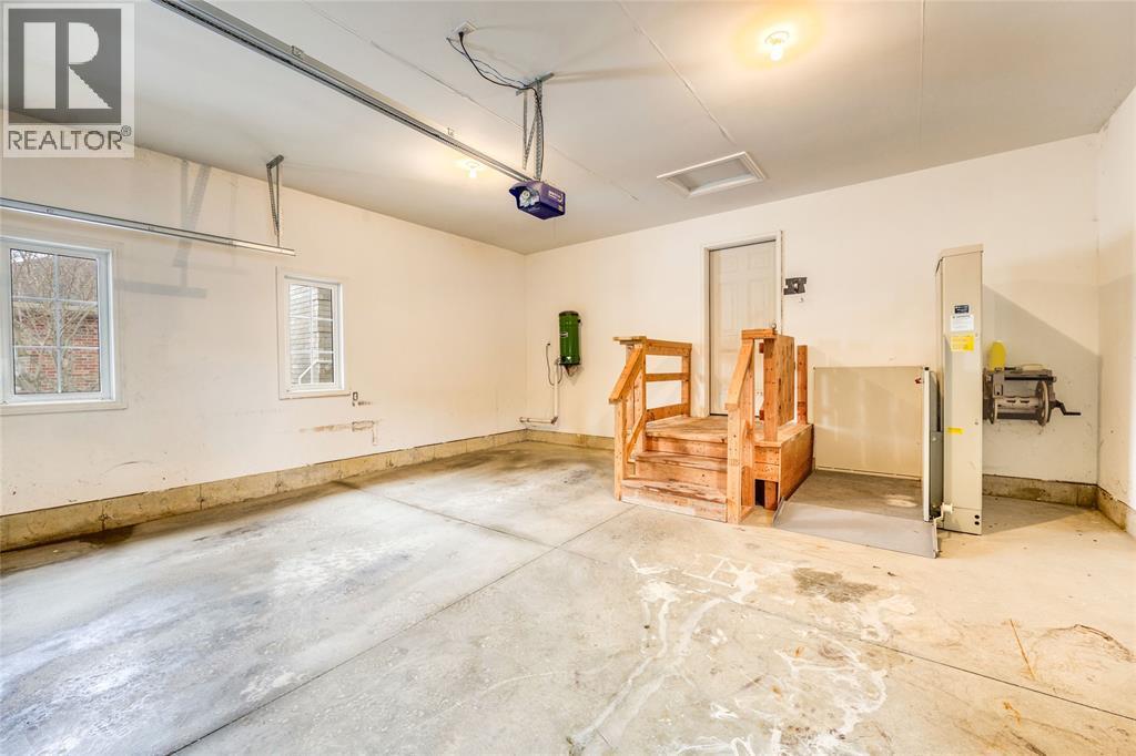 572 Valentina Street, Petrolia, ON - Indoor