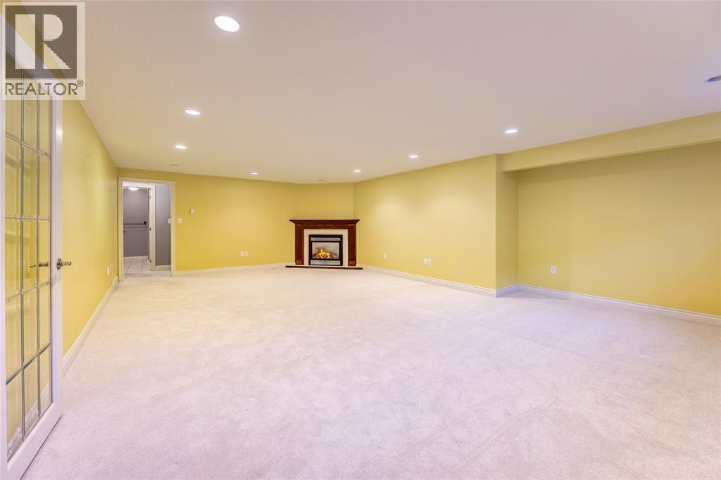 572 Valentina Street, Petrolia, ON - Indoor