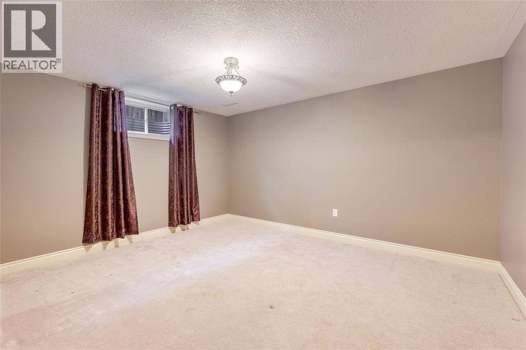 572 Valentina Street, Petrolia, ON - Indoor Photo Showing Other Room