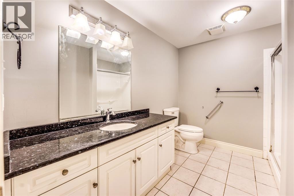 572 Valentina Street, Petrolia, ON - Indoor Photo Showing Bathroom