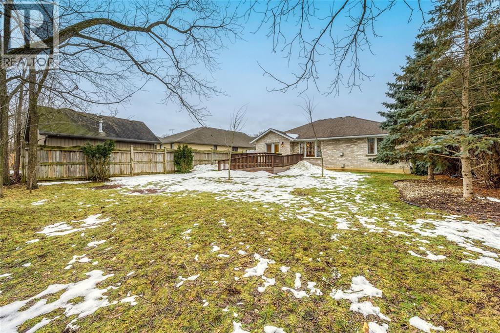 572 Valentina Street, Petrolia, ON - Outdoor