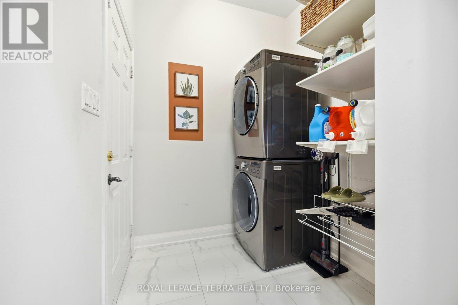 19 Scarlett Trail, Vaughan, ON - Indoor Photo Showing Laundry Room