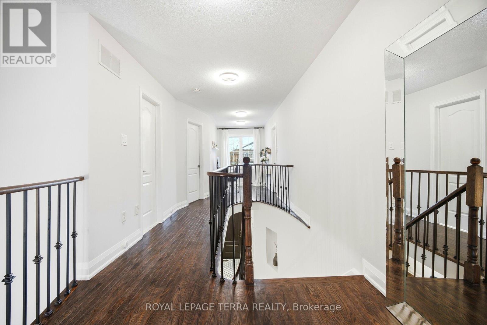 19 Scarlett Trail, Vaughan, ON - Indoor Photo Showing Other Room