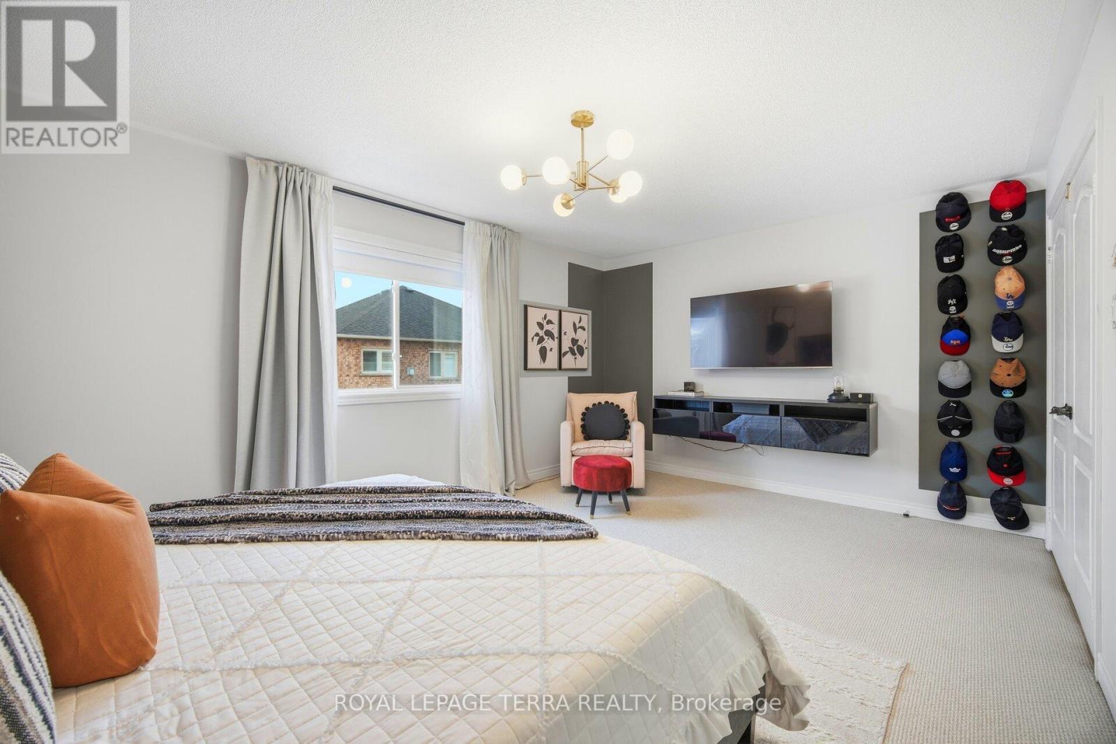 19 Scarlett Trail, Vaughan, ON - Indoor Photo Showing Bedroom