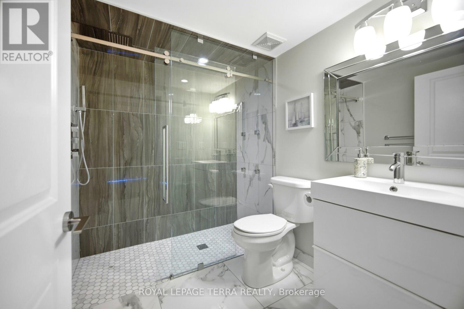 19 Scarlett Trail, Vaughan, ON - Indoor Photo Showing Bathroom