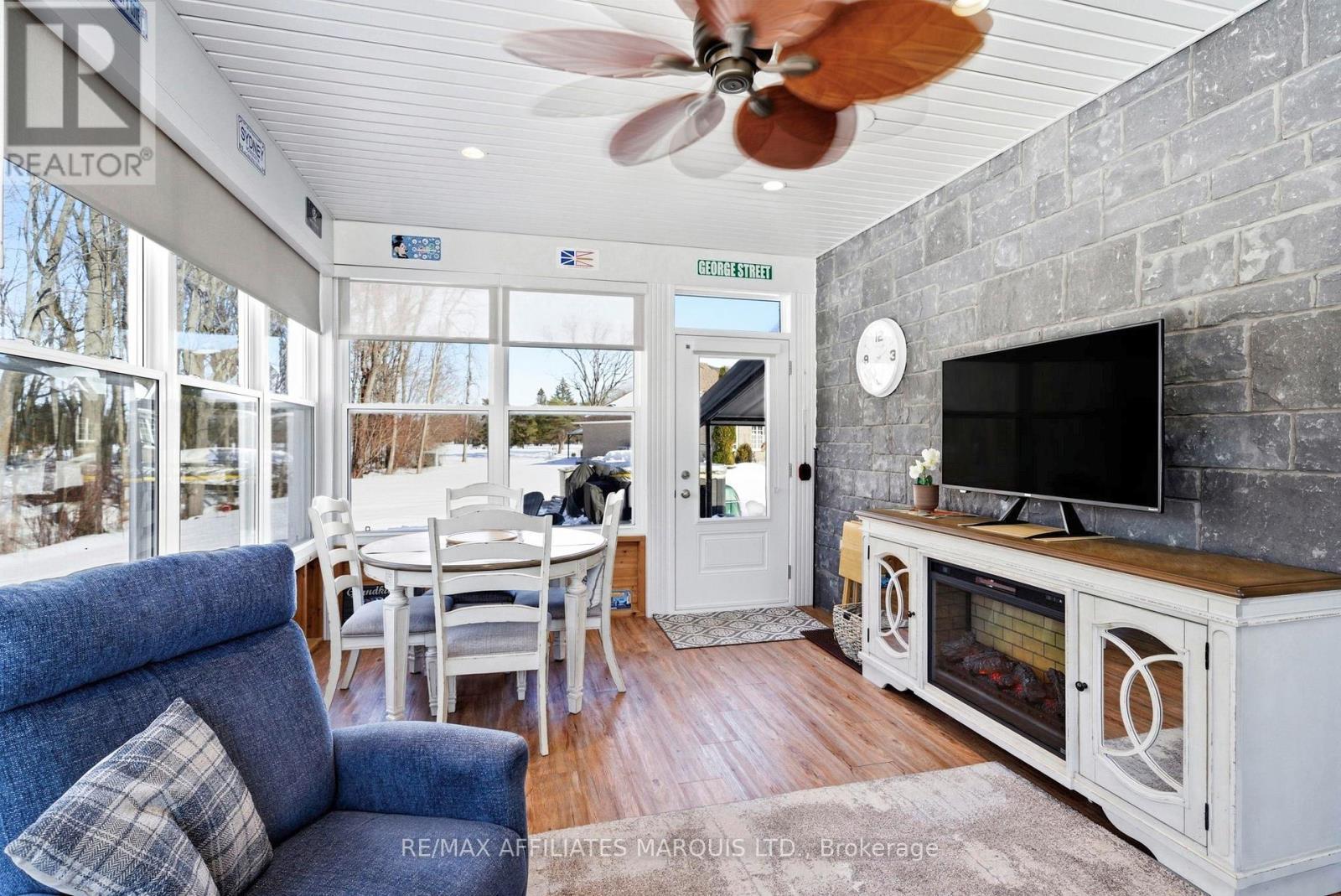 6625 Sutherland Avenue, South Glengarry, ON - Indoor Photo Showing Living Room With Fireplace