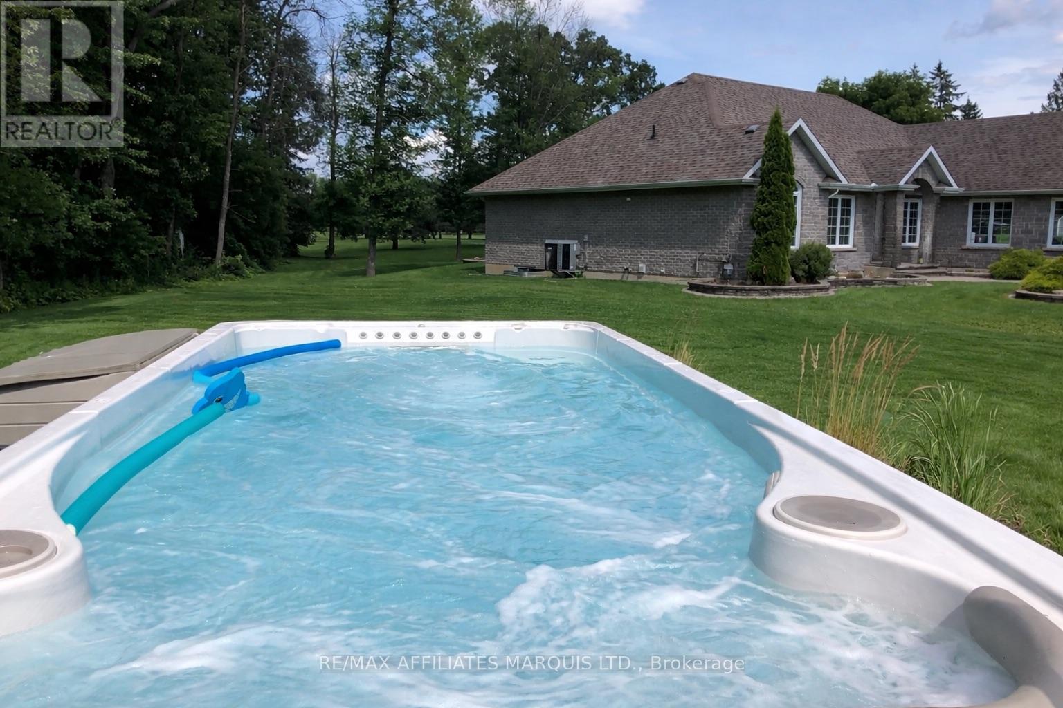 6625 Sutherland Avenue, South Glengarry, ON - Outdoor