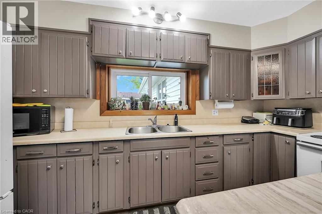 7 Greenock Street E, Port Dover, ON - Indoor Photo Showing Kitchen With Double Sink