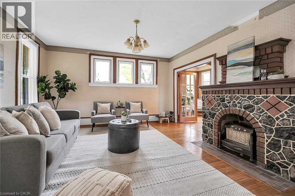 7 Greenock Street E, Port Dover, ON - Indoor Photo Showing Living Room With Fireplace