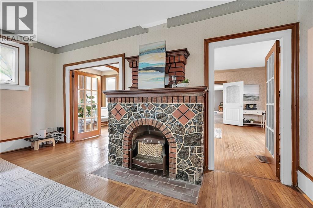 7 Greenock Street E, Port Dover, ON - Indoor Photo Showing Living Room With Fireplace