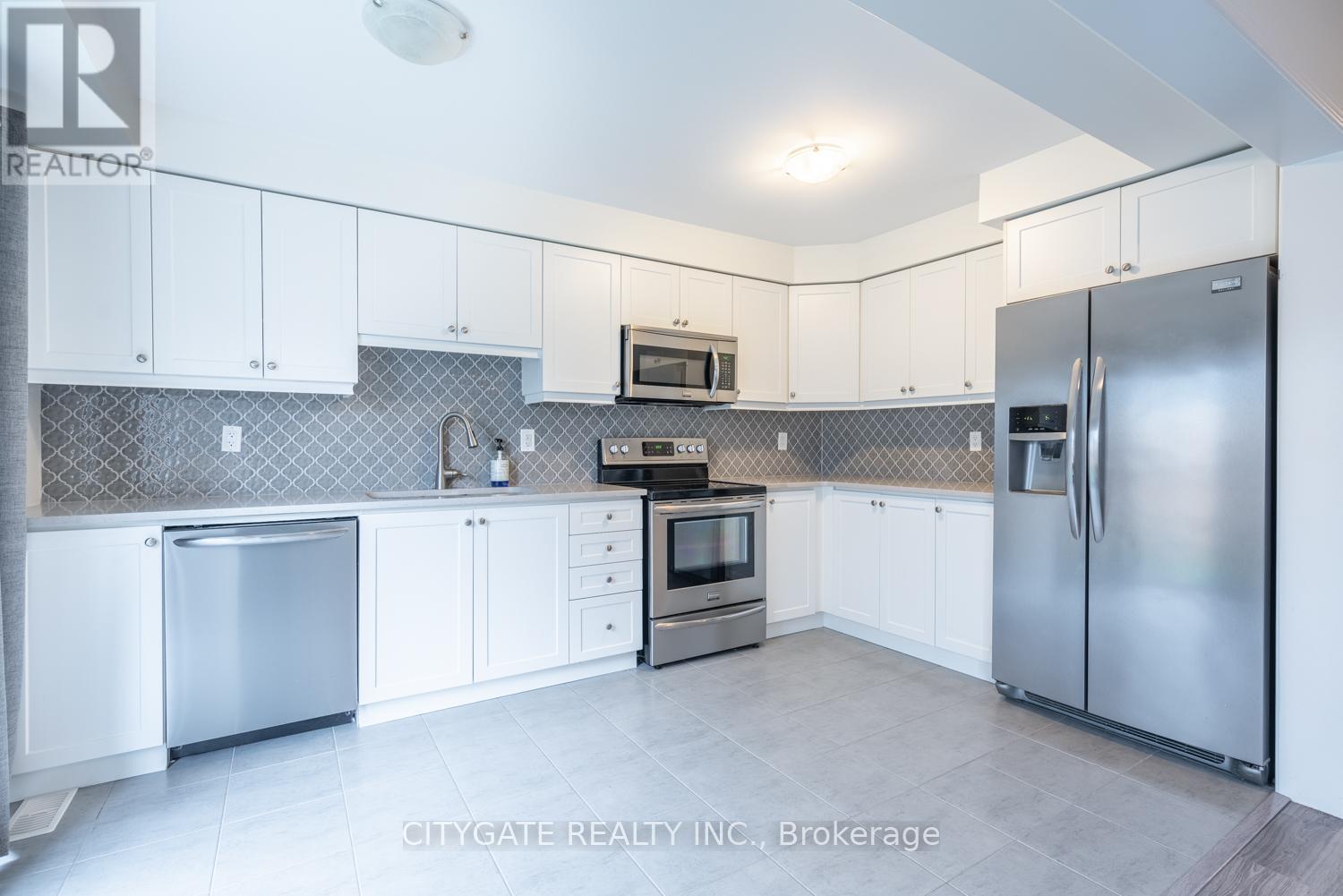 69 Mcmonies Drive, Hamilton, ON - Indoor Photo Showing Kitchen