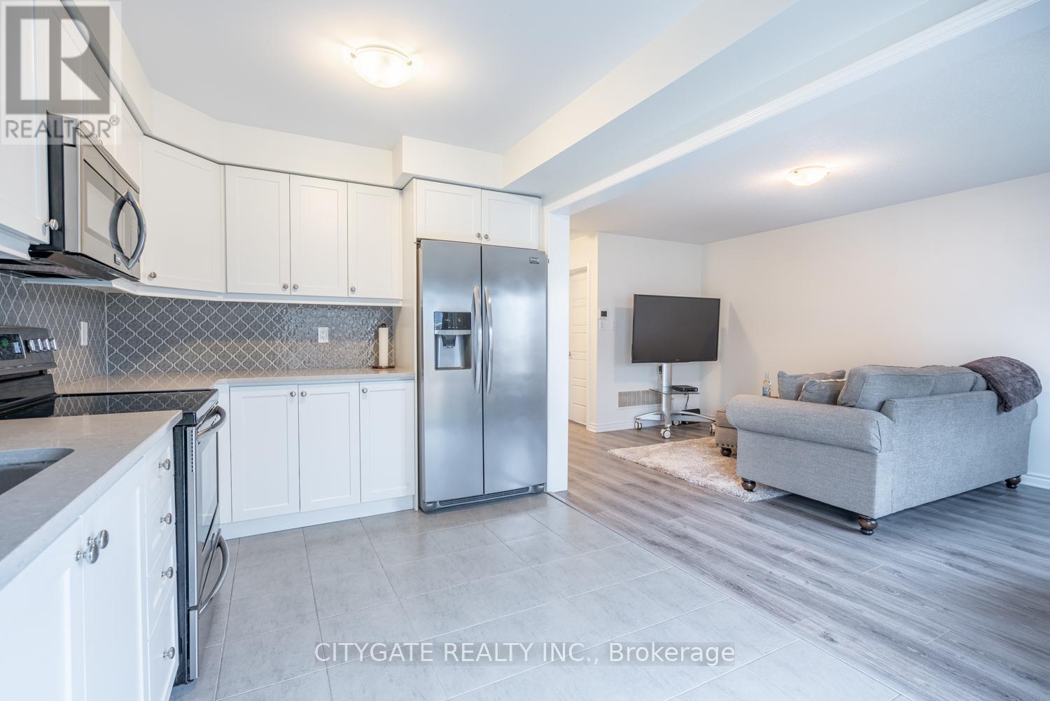 69 Mcmonies Drive, Hamilton, ON - Indoor Photo Showing Kitchen
