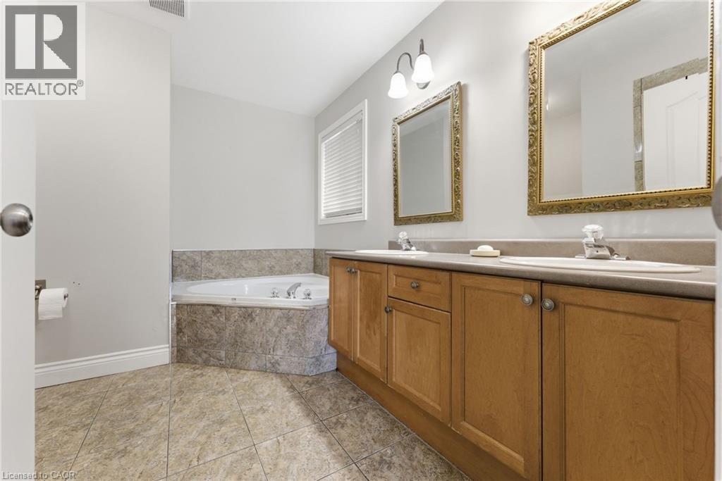 3 Holkham Avenue, Hamilton, ON - Indoor Photo Showing Bathroom