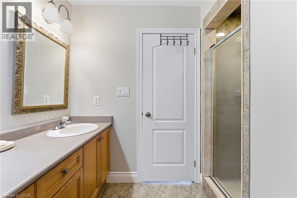 3 Holkham Avenue, Hamilton, ON - Indoor Photo Showing Bathroom