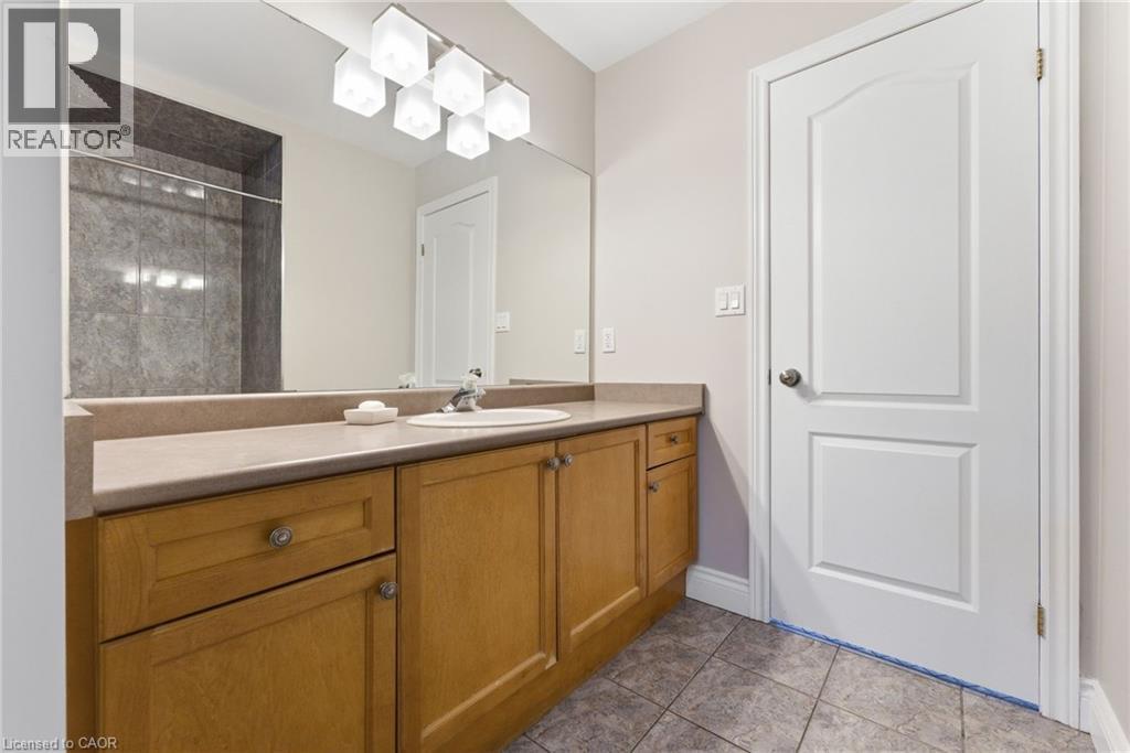 3 Holkham Avenue, Hamilton, ON - Indoor Photo Showing Bathroom