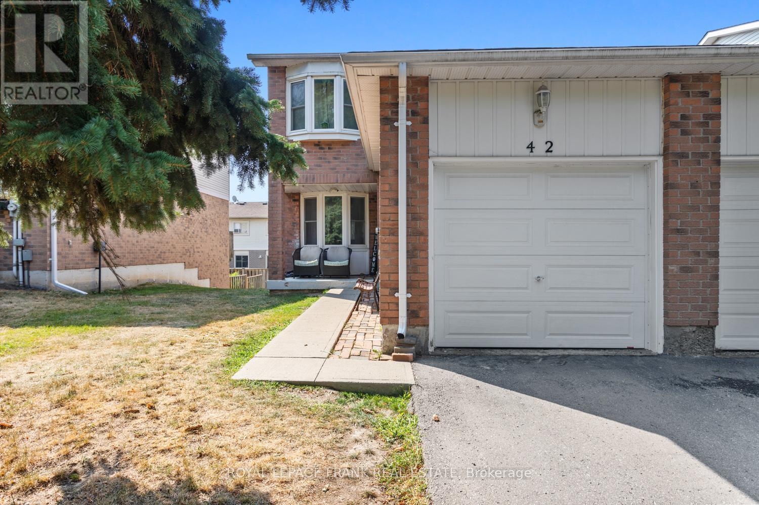 42 - 700 Harmony Road N, Oshawa (Pinecrest), ON - Outdoor