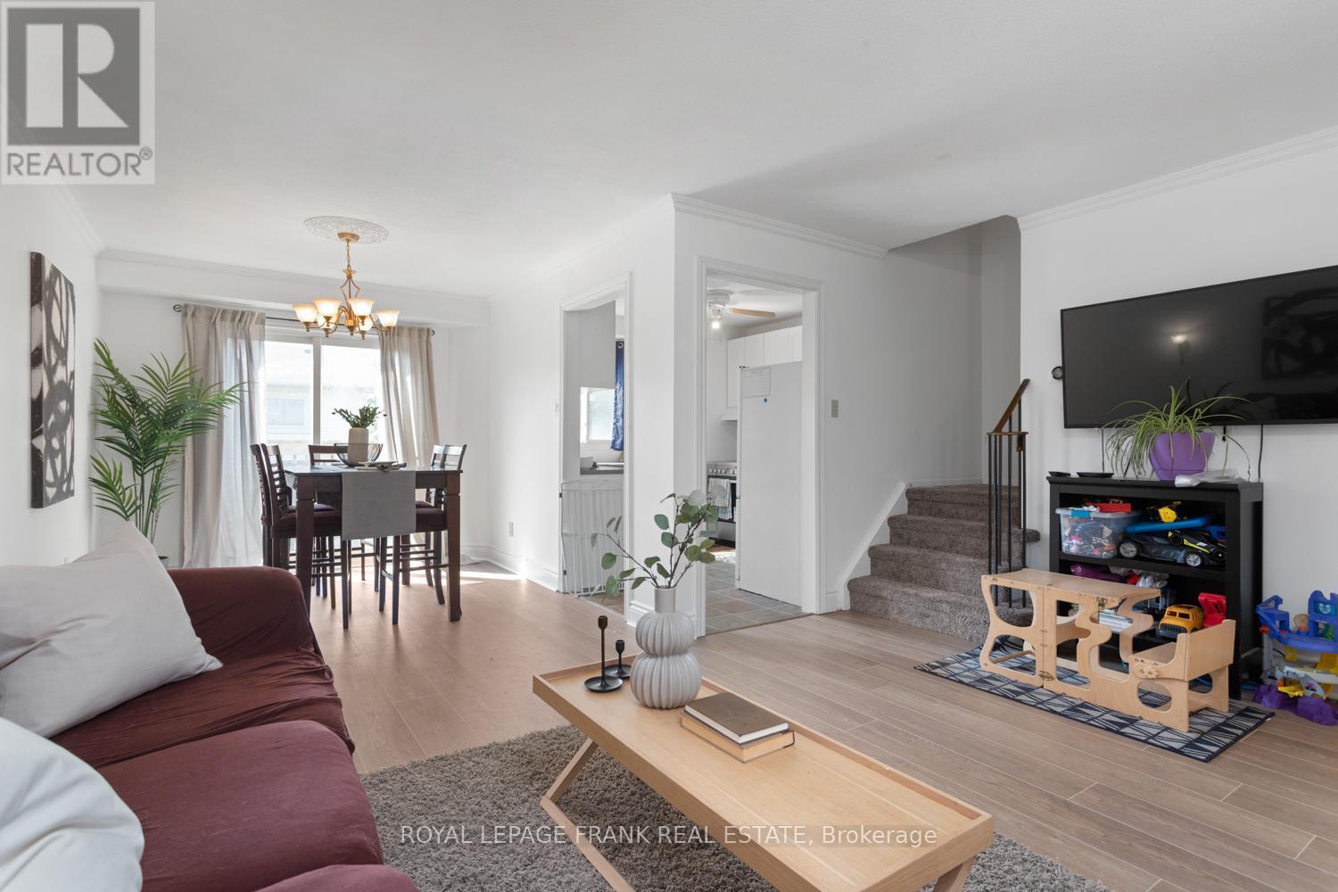 42 - 700 Harmony Road N, Oshawa (Pinecrest), ON - Indoor Photo Showing Living Room