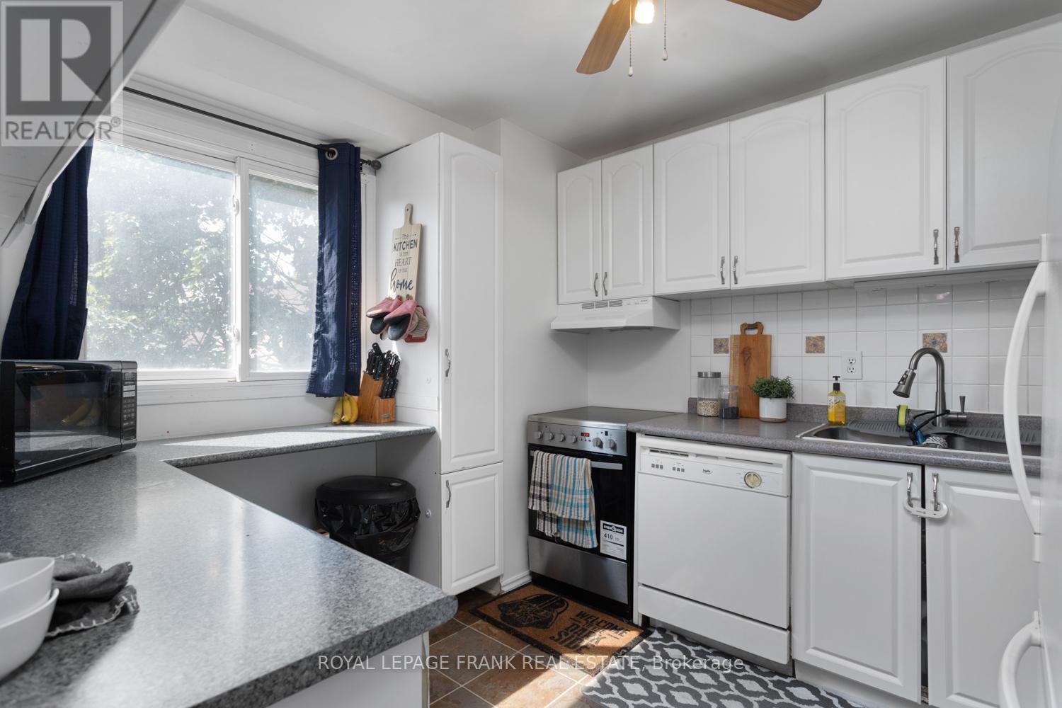 42 - 700 Harmony Road N, Oshawa (Pinecrest), ON - Indoor Photo Showing Kitchen