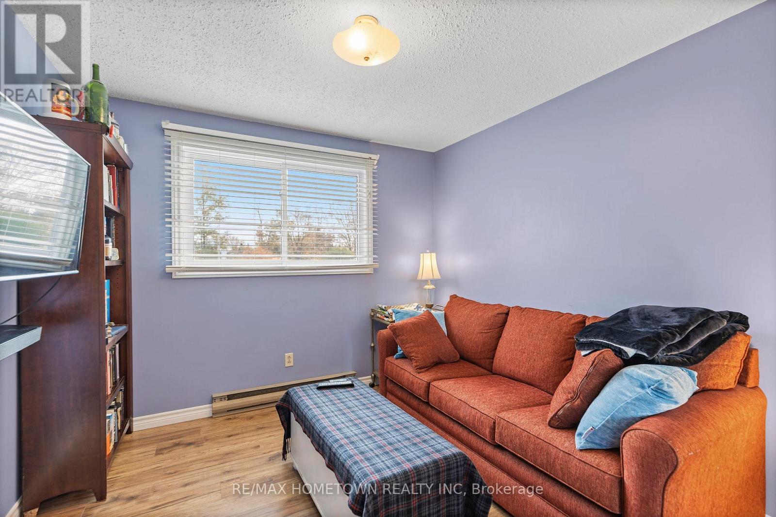 4 Meikle Drive, Augusta, ON - Indoor Photo Showing Living Room
