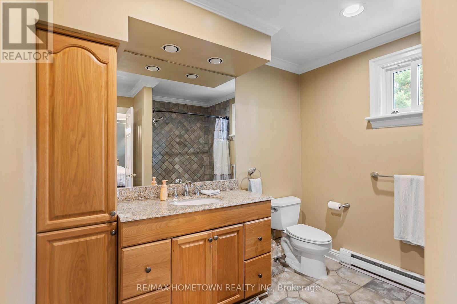 4 Meikle Drive, Augusta, ON - Indoor Photo Showing Bathroom