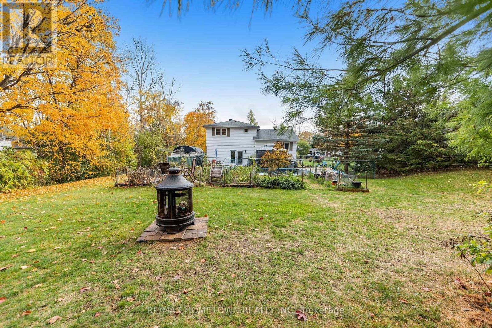 4 Meikle Drive, Augusta, ON - Outdoor