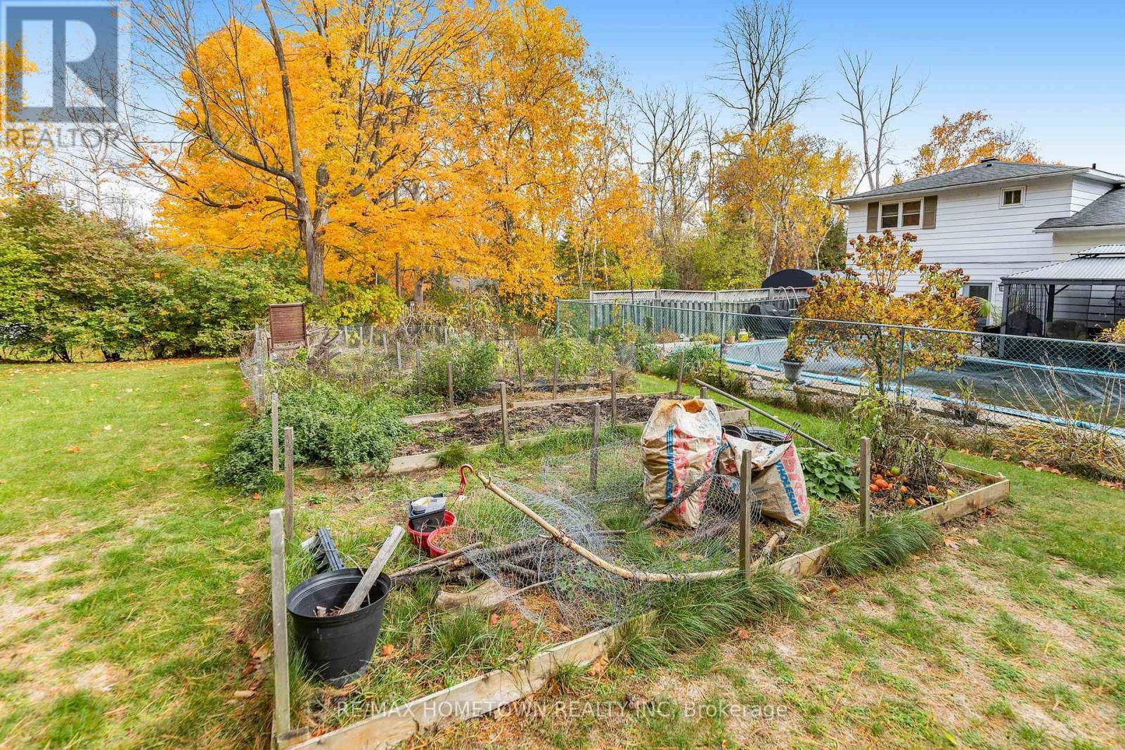 4 Meikle Drive, Augusta, ON - Outdoor