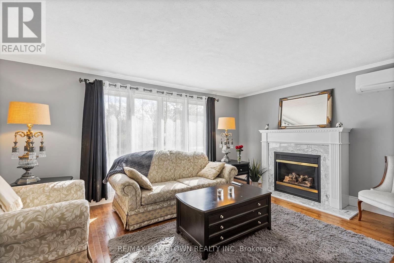 4 Meikle Drive, Augusta, ON - Indoor Photo Showing Living Room With Fireplace