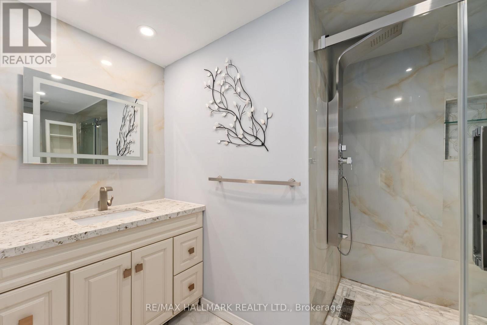 21 King High Avenue, Toronto, ON - Indoor Photo Showing Bathroom