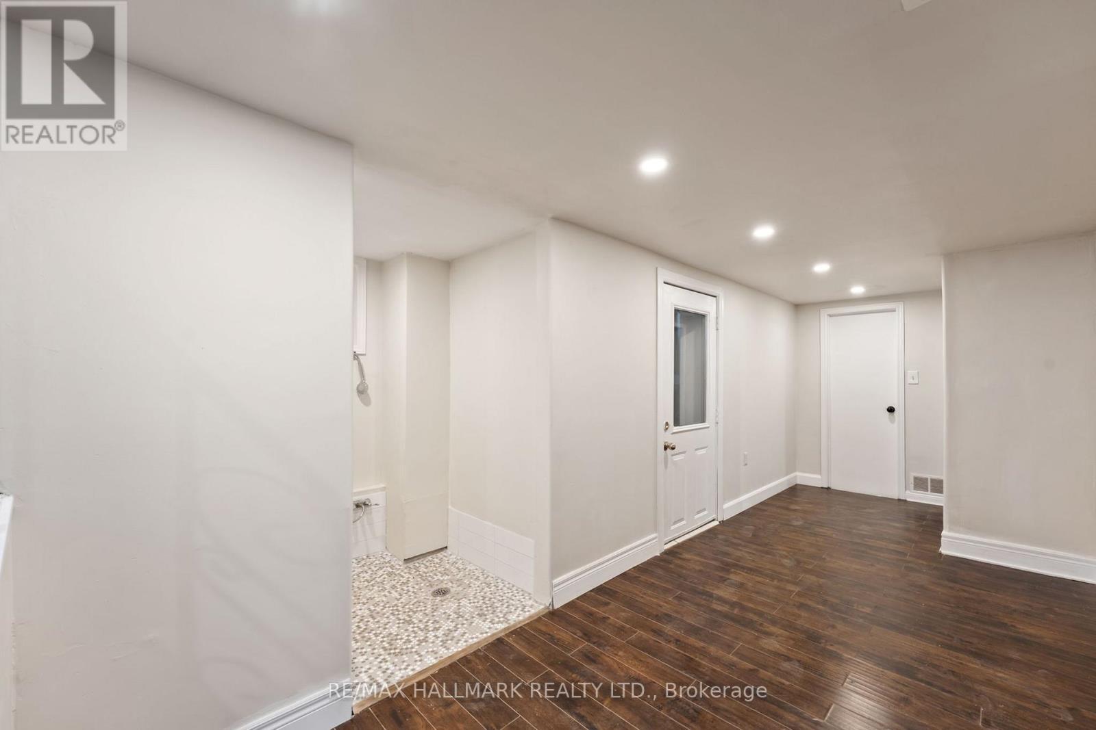 21 King High Avenue, Toronto, ON - Indoor