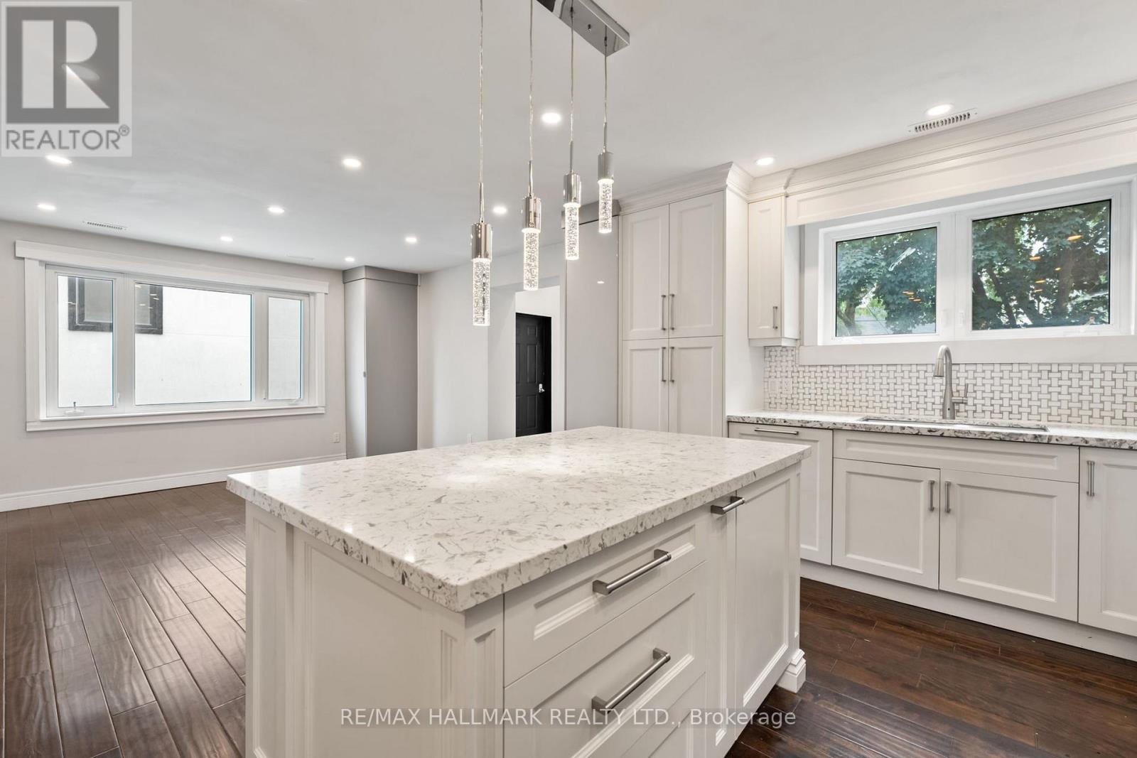21 King High Avenue, Toronto, ON - Indoor Photo Showing Kitchen With Upgraded Kitchen