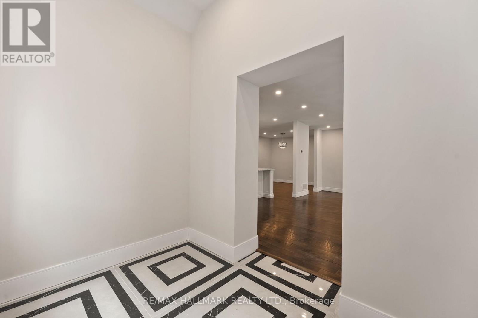 21 King High Avenue, Toronto, ON - Indoor