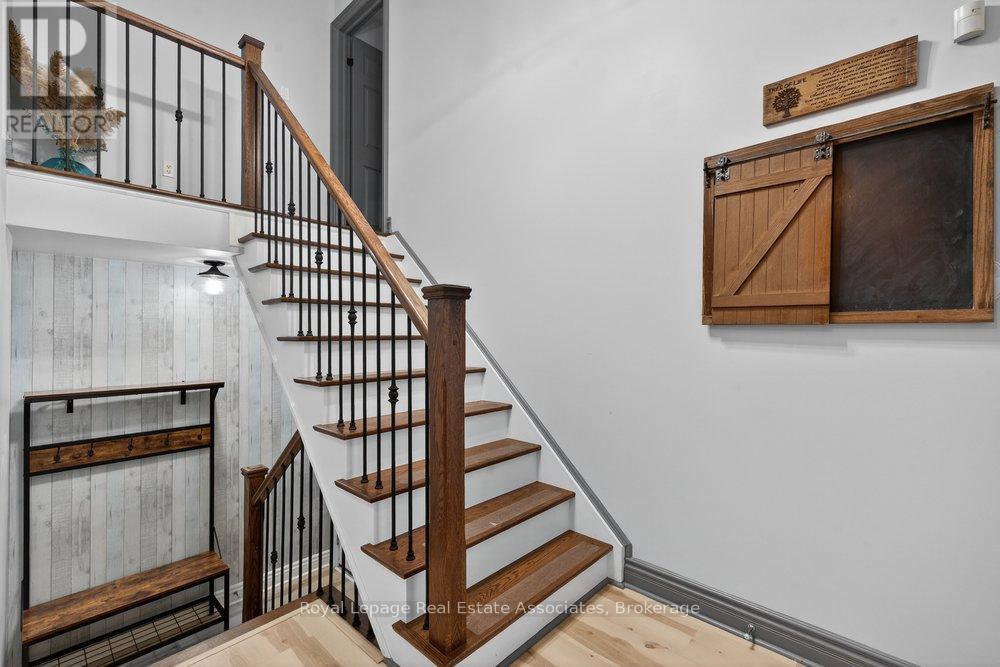 84 Loon Avenue, Barrie, ON - Indoor Photo Showing Other Room