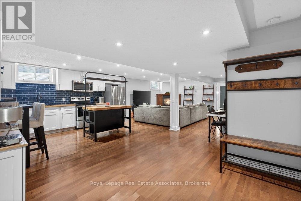 84 Loon Avenue, Barrie, ON - Indoor Photo Showing Kitchen