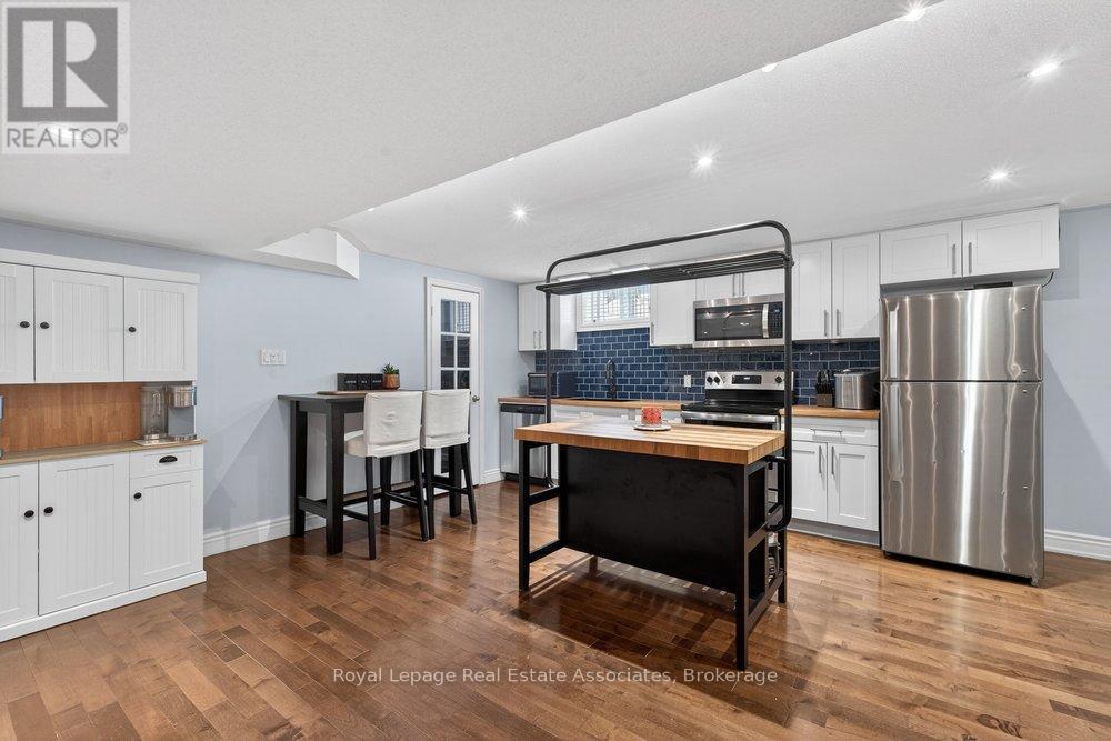 84 Loon Avenue, Barrie, ON - Indoor Photo Showing Kitchen