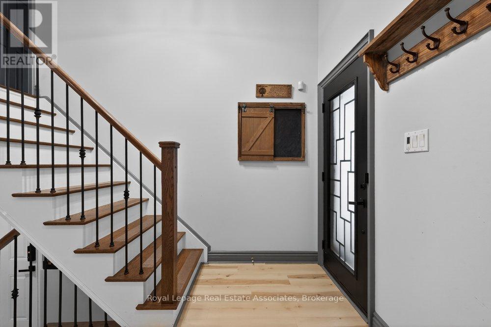 84 Loon Avenue, Barrie, ON - Indoor Photo Showing Other Room