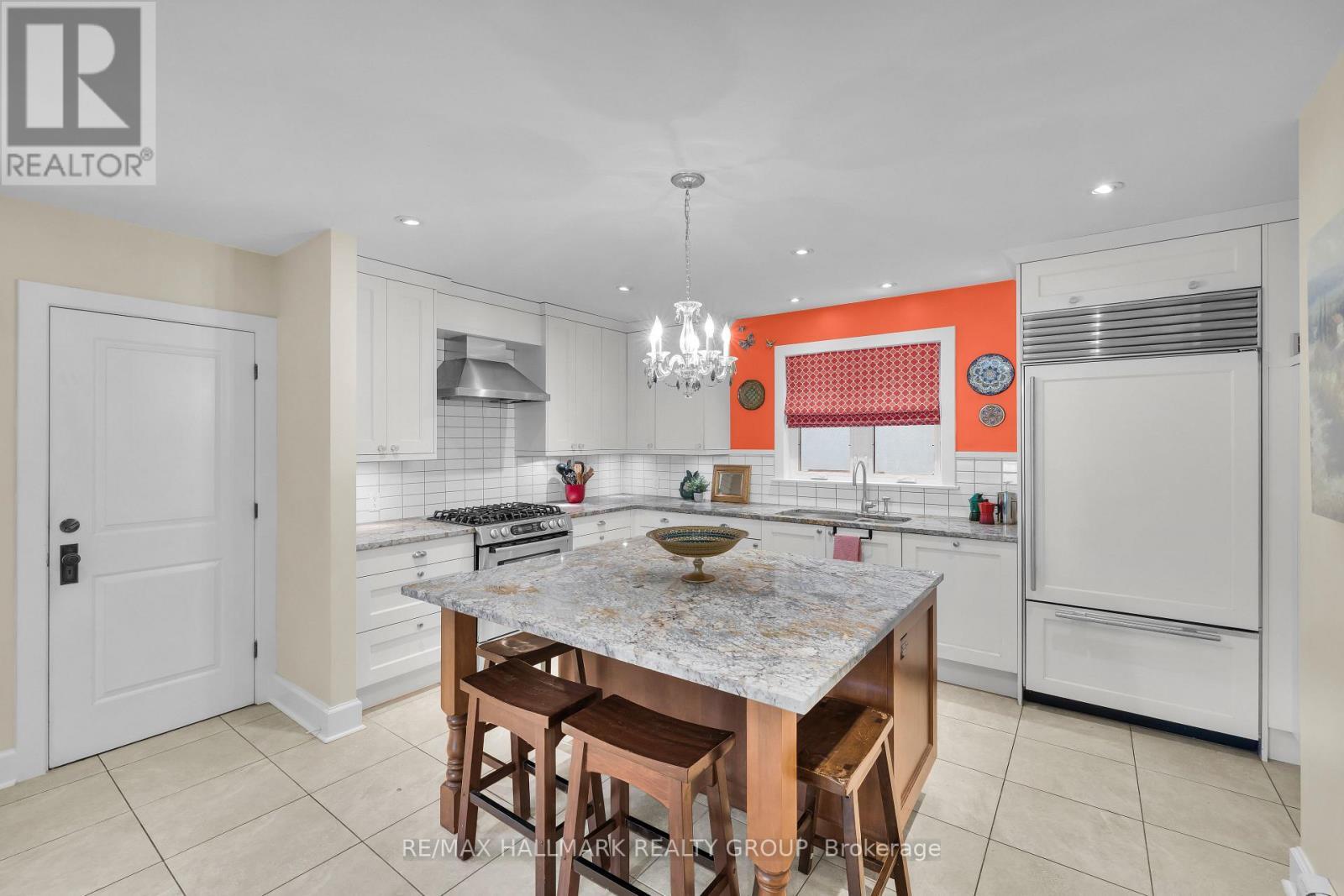 1 Iona Street, Ottawa, ON - Indoor