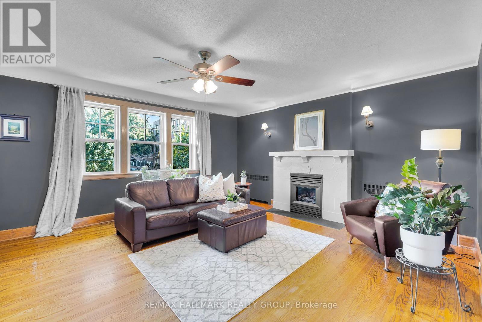 1 Iona Street, Ottawa, ON - Indoor Photo Showing Living Room With Fireplace