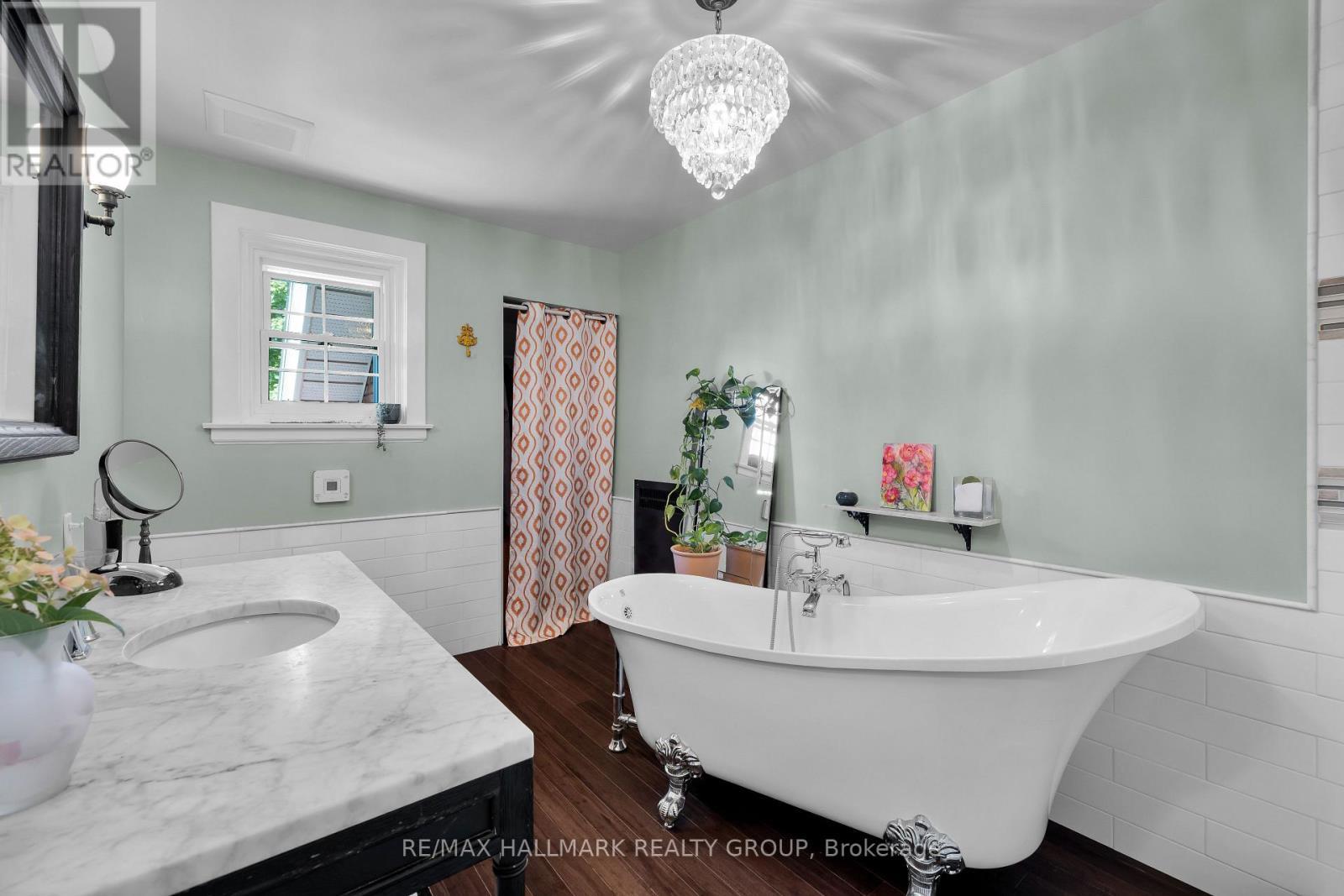 1 Iona Street, Ottawa, ON - Indoor Photo Showing Bathroom