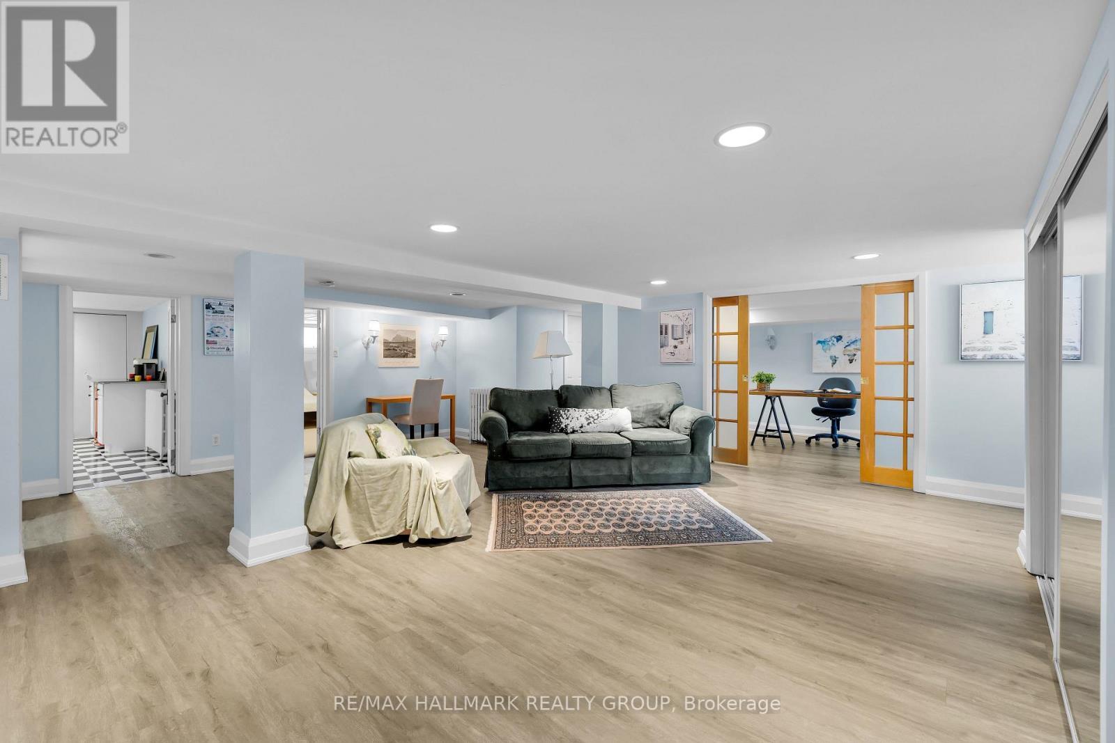 1 Iona Street, Ottawa, ON - Indoor Photo Showing Living Room