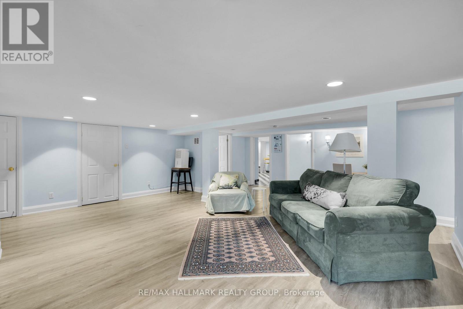 1 Iona Street, Ottawa, ON - Indoor Photo Showing Living Room