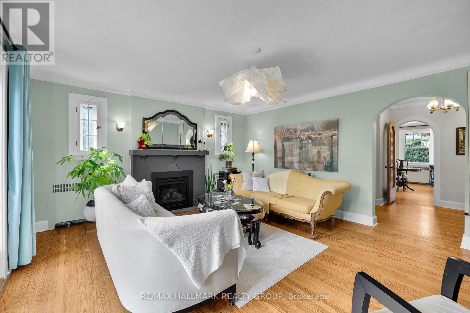 1 Iona Street, Ottawa, ON - Indoor Photo Showing Living Room With Fireplace