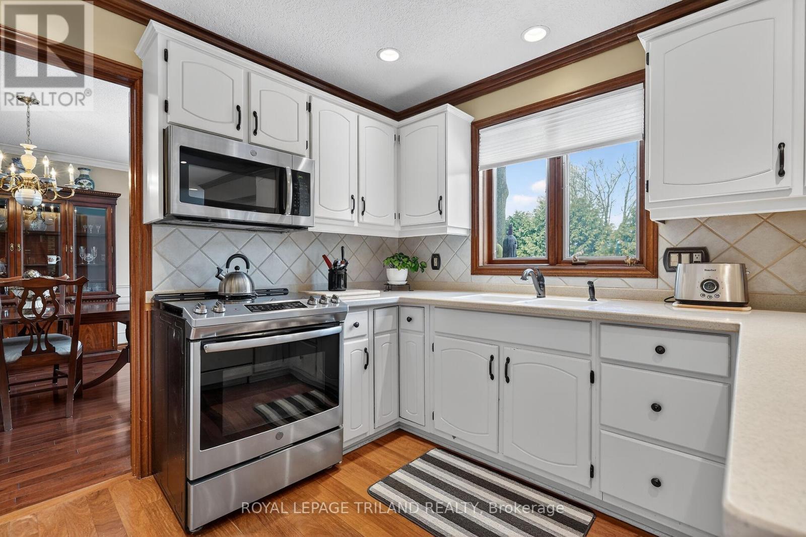 Main Floor: Kitchen - 126 Somerset Road, London South (South K), ON - Indoor Photo Showing Kitchen