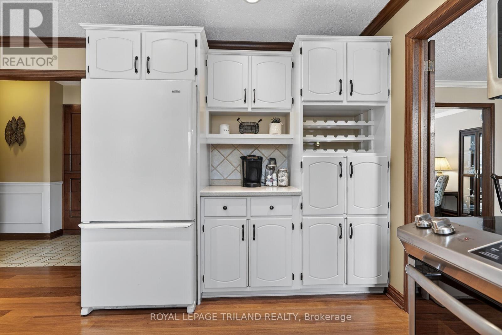 Main Floor: Kitchen with Ample Storage - 126 Somerset Road, London South (South K), ON - Indoor Photo Showing Kitchen