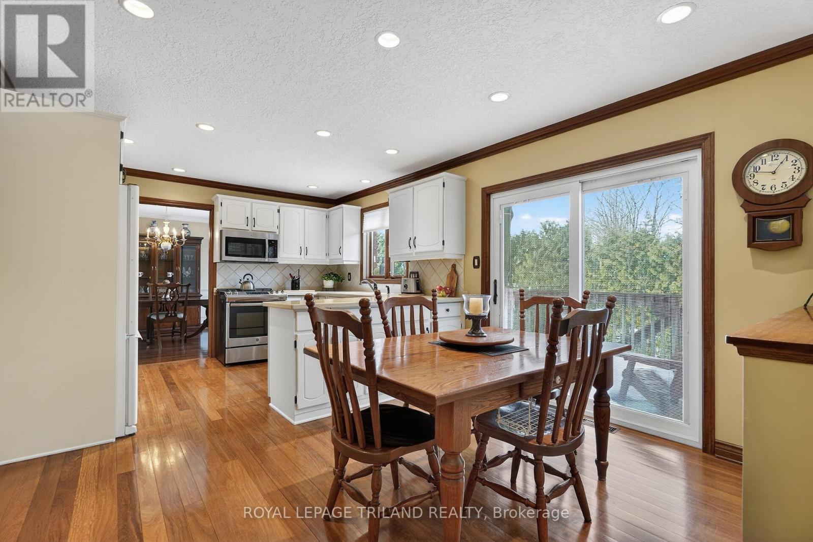 Main Floor: Kitchen with Eating Area - 126 Somerset Road, London South (South K), ON - Indoor Photo Showing Dining Room