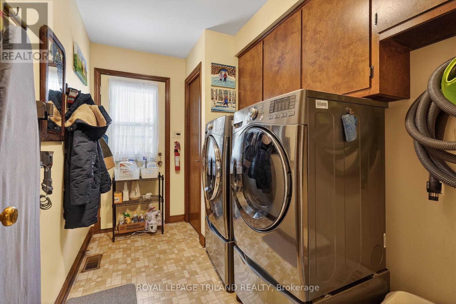 Main Floor: Laundry Room - 126 Somerset Road, London South (South K), ON - Indoor Photo Showing Laundry Room