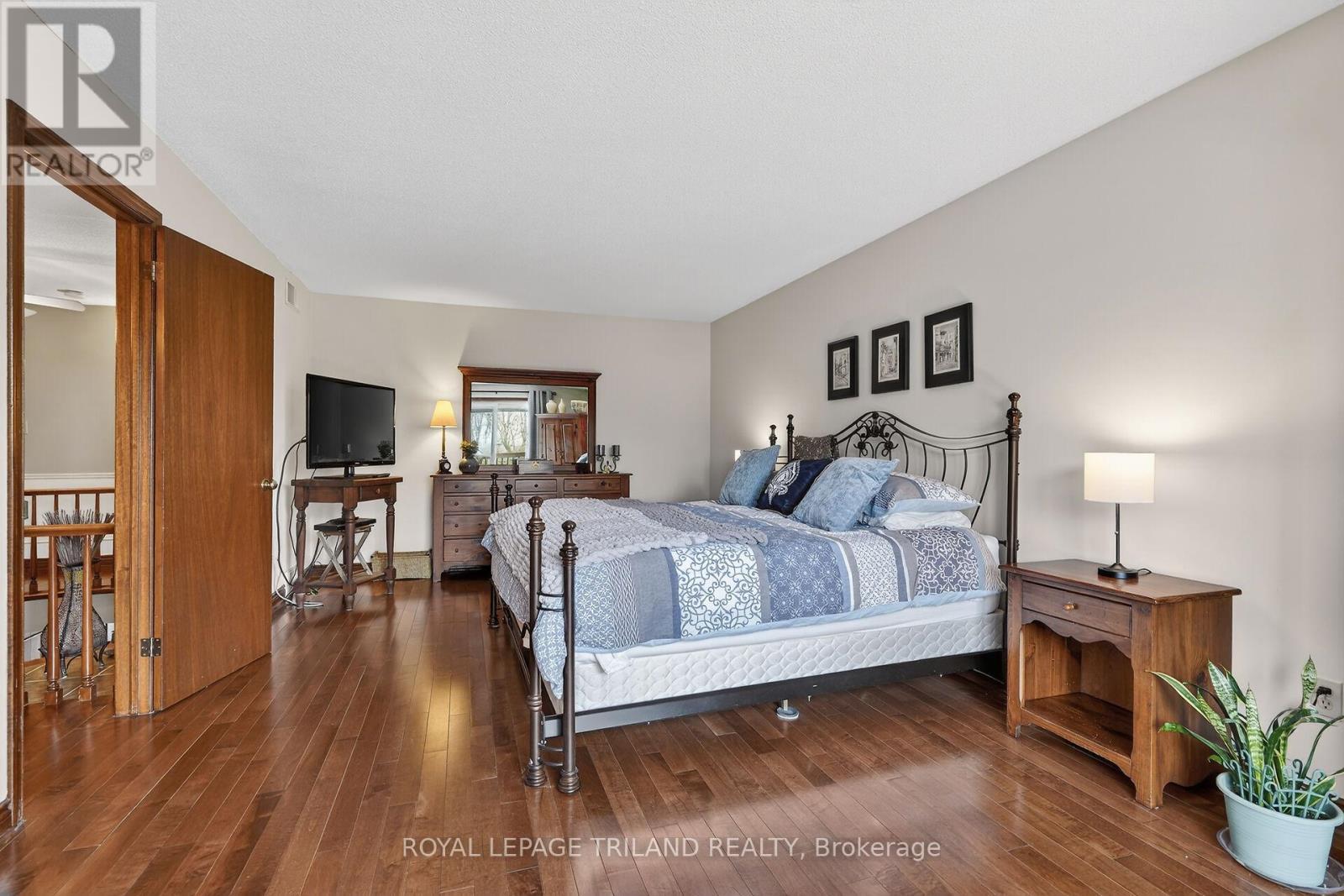 Second Level: Primary Bedroom - 126 Somerset Road, London South (South K), ON - Indoor Photo Showing Bedroom